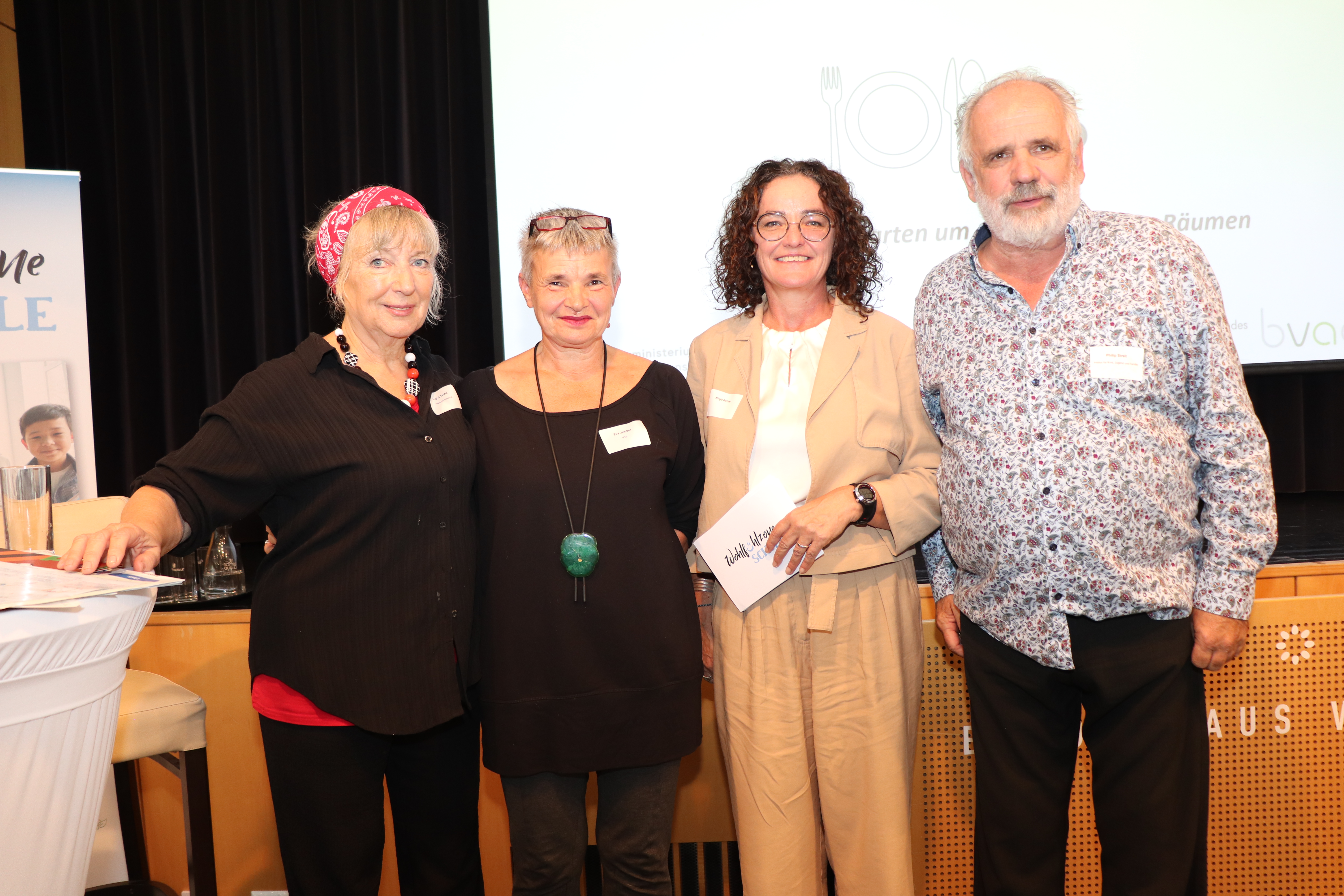 Moderatorin Birgit Pichler (Mitte) mit Ingrid Teufel und Eva Jambor (links) sowie Philip Streit (rechts)